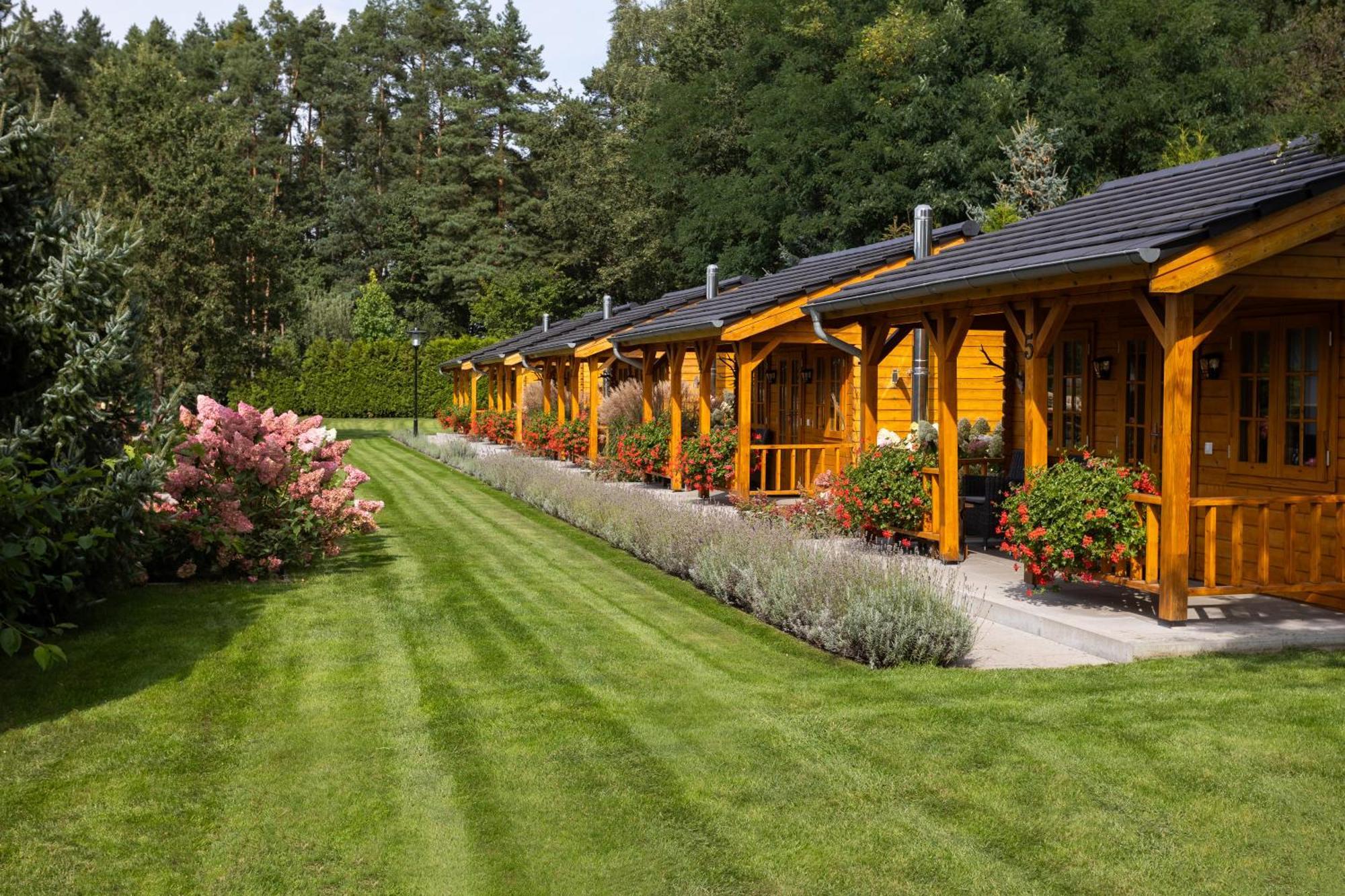 Hubertus Dwor Mysliwski Opole Buitenkant foto