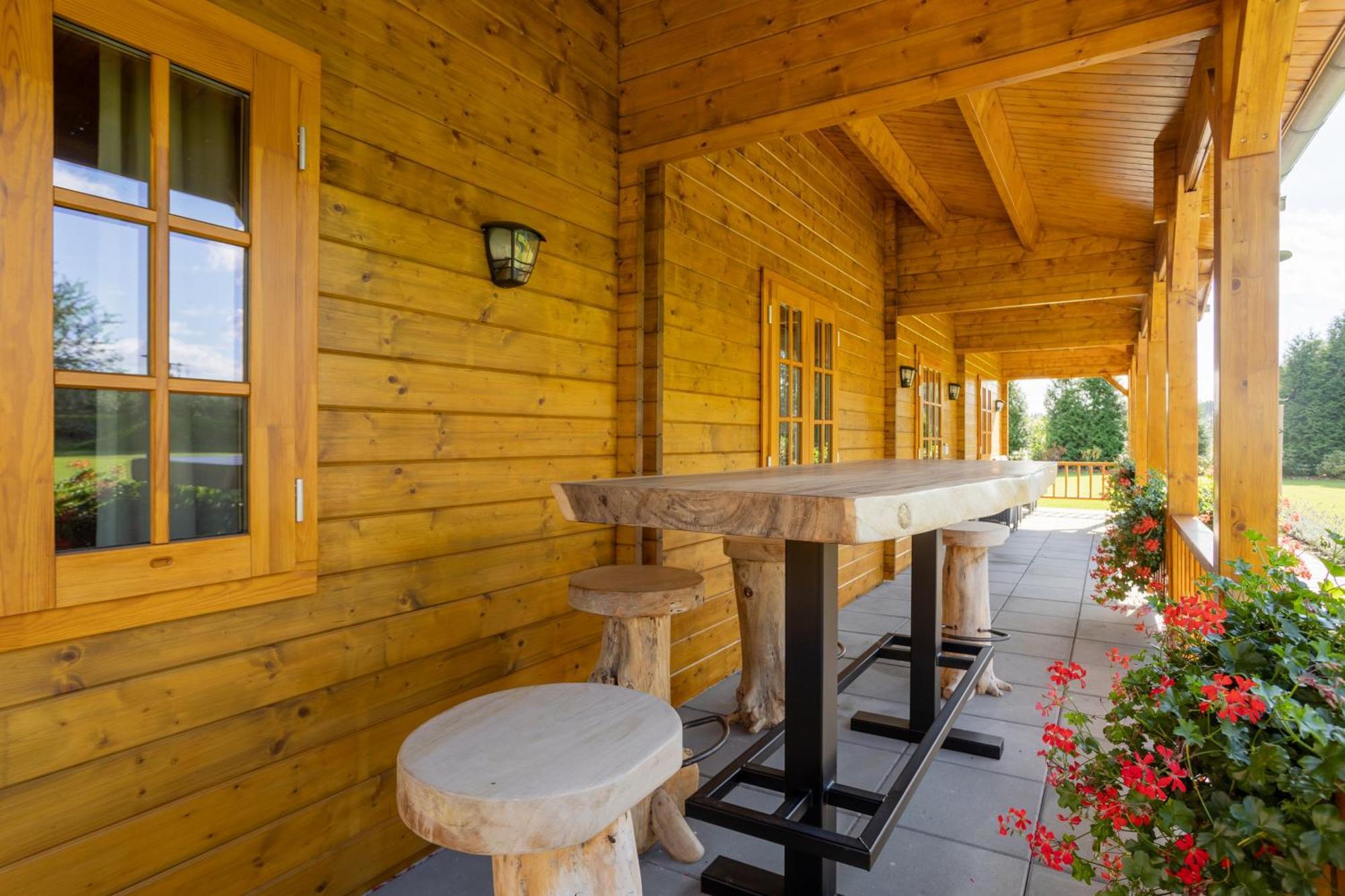 Hubertus Dwor Mysliwski Opole Buitenkant foto